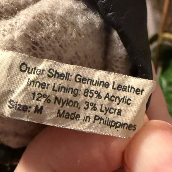 Isotoner Leather Driving Gloves Womens Sz M Black Leather Acrylic Nylon Lining - Picture 5 of 5